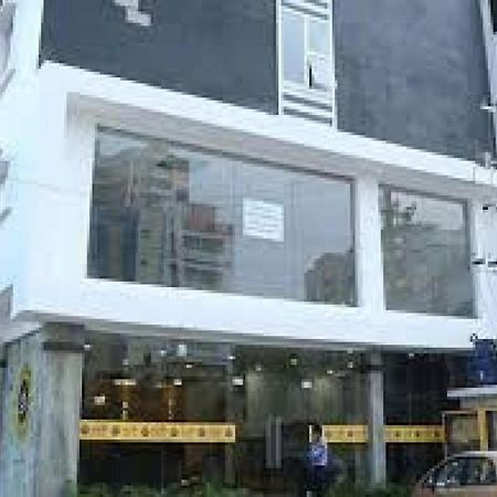 La Riviera Suites Madhapur Haïdarabad Extérieur photo