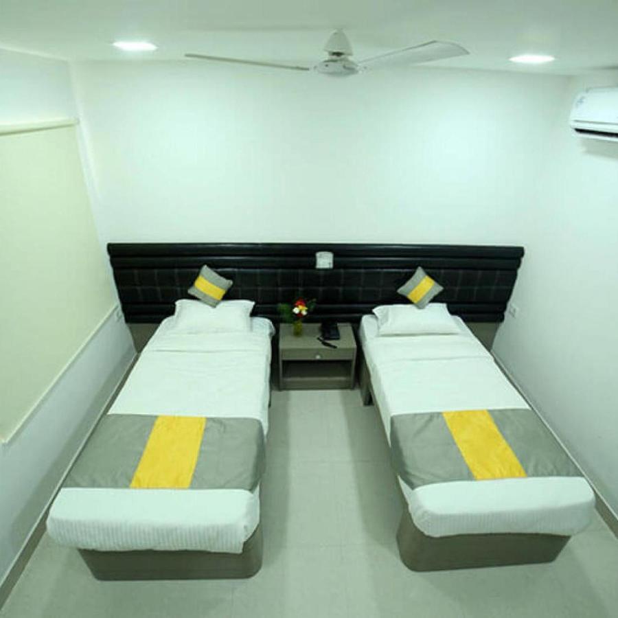 La Riviera Suites Madhapur Haïdarabad Extérieur photo