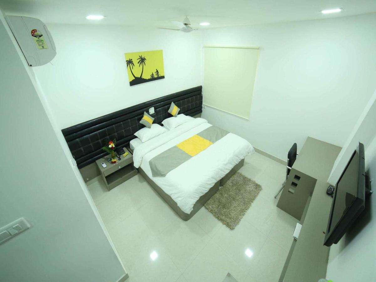 La Riviera Suites Madhapur Haïdarabad Extérieur photo