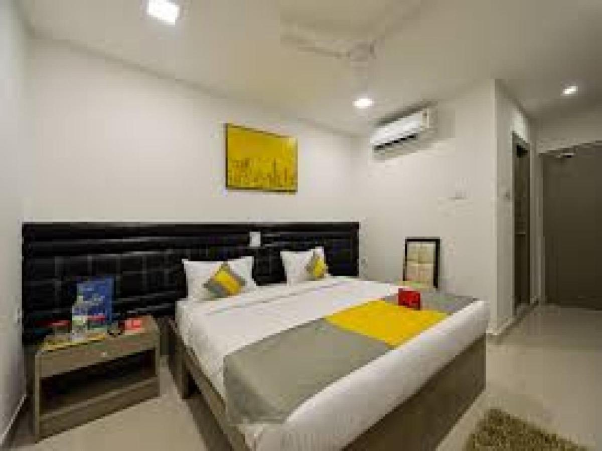 La Riviera Suites Madhapur Haïdarabad Extérieur photo