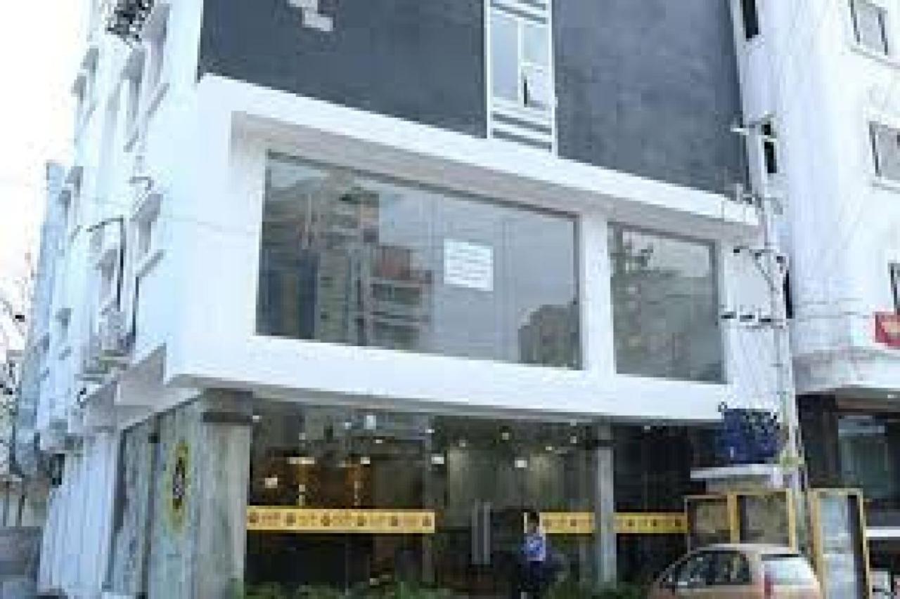 La Riviera Suites Madhapur Haïdarabad Extérieur photo