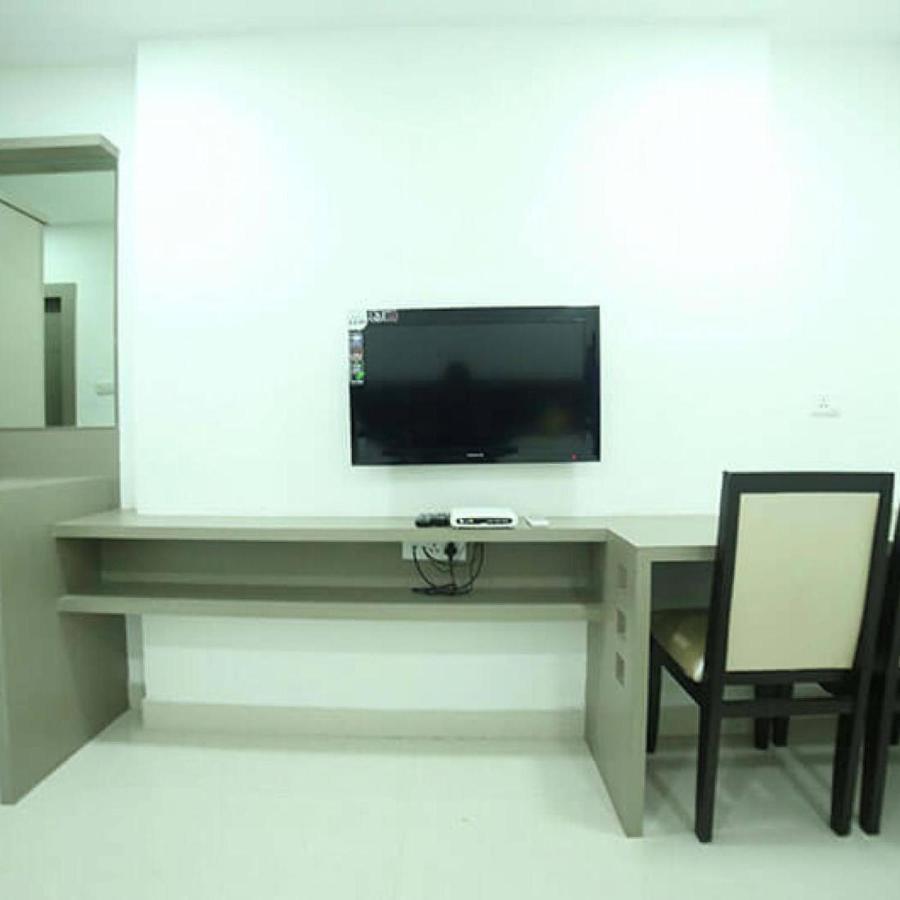 La Riviera Suites Madhapur Haïdarabad Extérieur photo